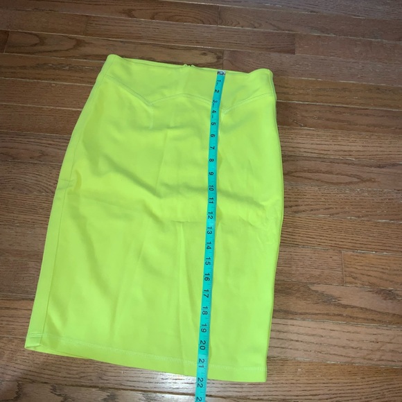π McQ Alexander McQueen NWOT Lime Green Bodycon Contour Skirt Small π - Picture 4 of 12